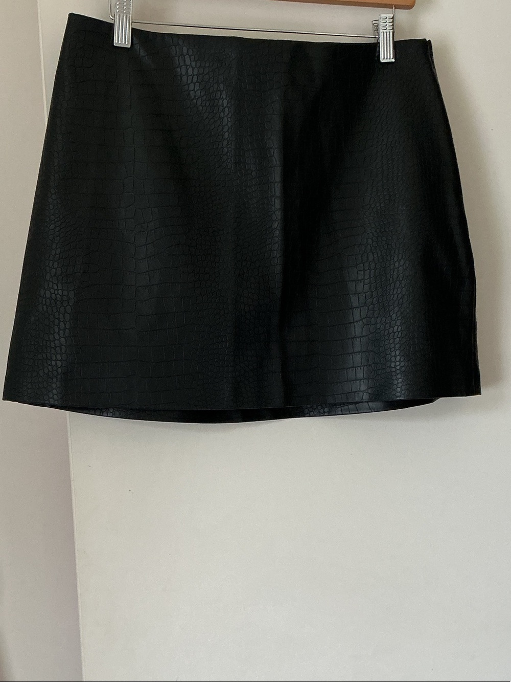 ABERCROMBIE &FITCH Black Faux Croc Mini Skirt